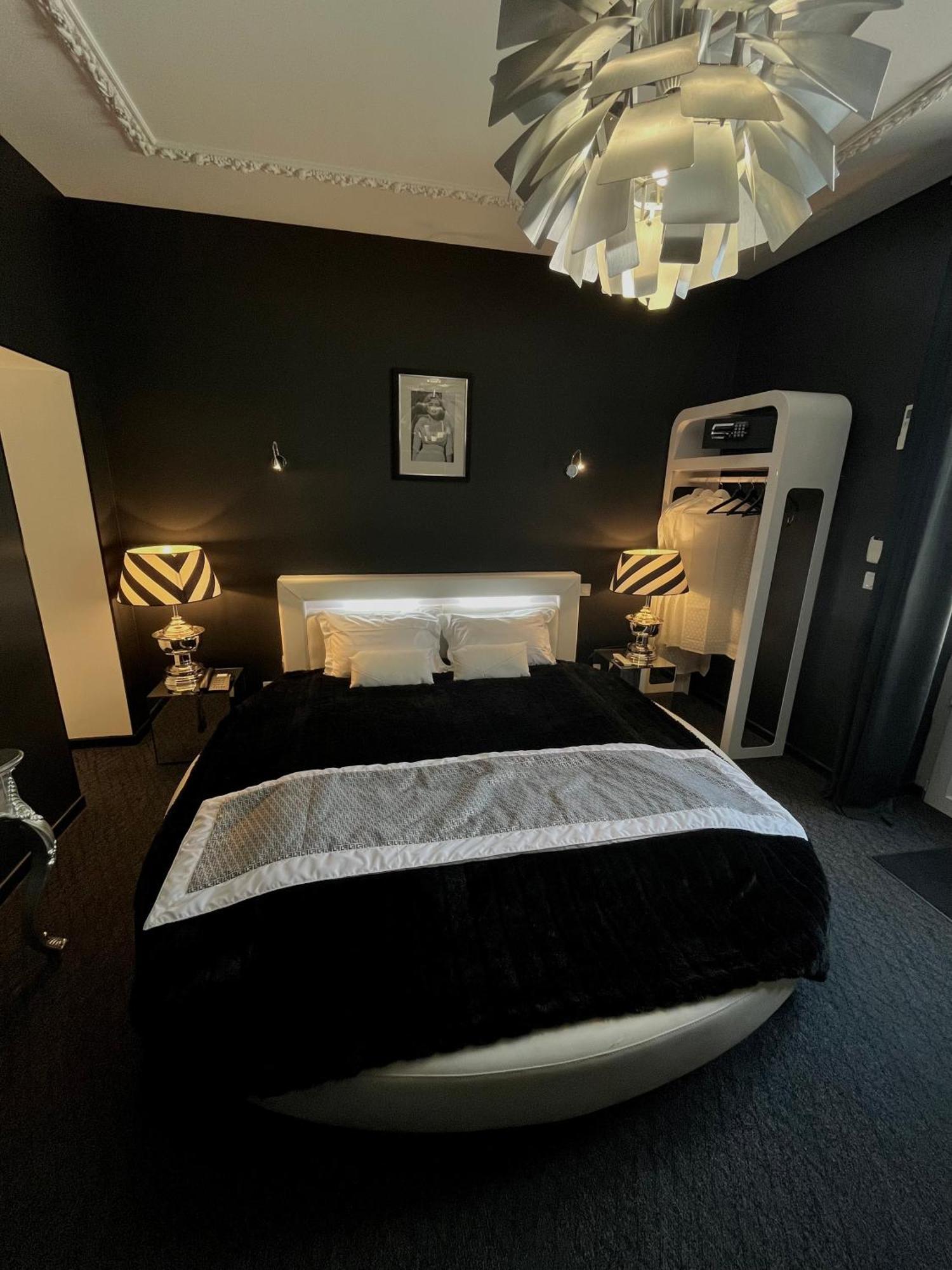 רושקורבון Art Hotel מראה חיצוני תמונה