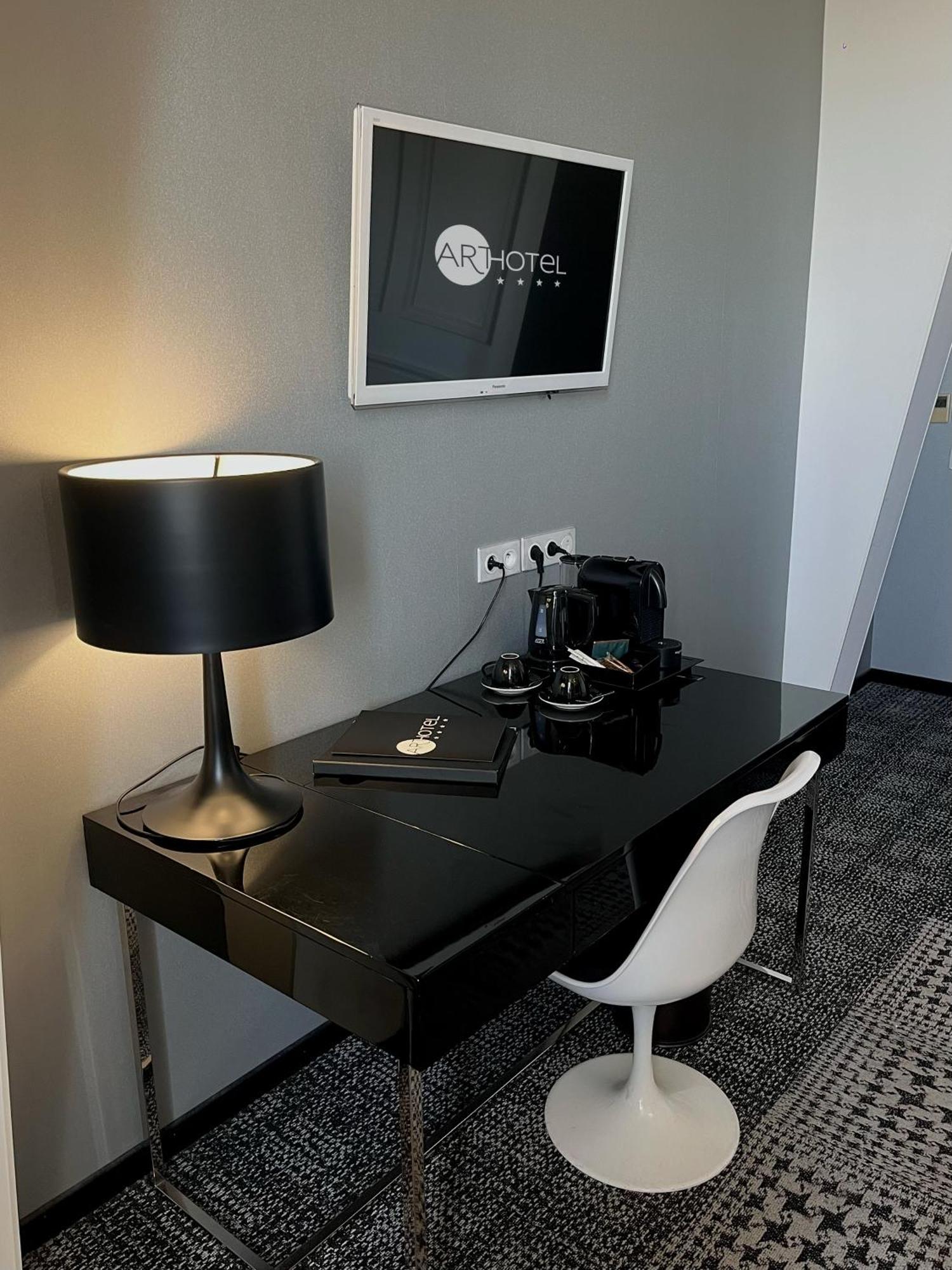 רושקורבון Art Hotel מראה חיצוני תמונה