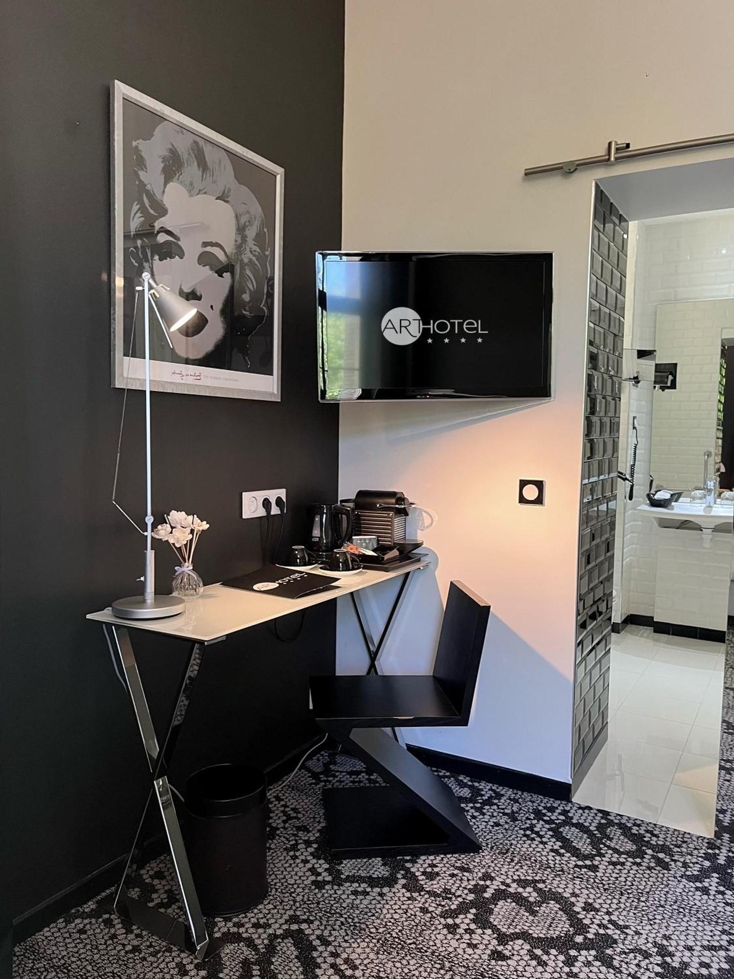 רושקורבון Art Hotel מראה חיצוני תמונה