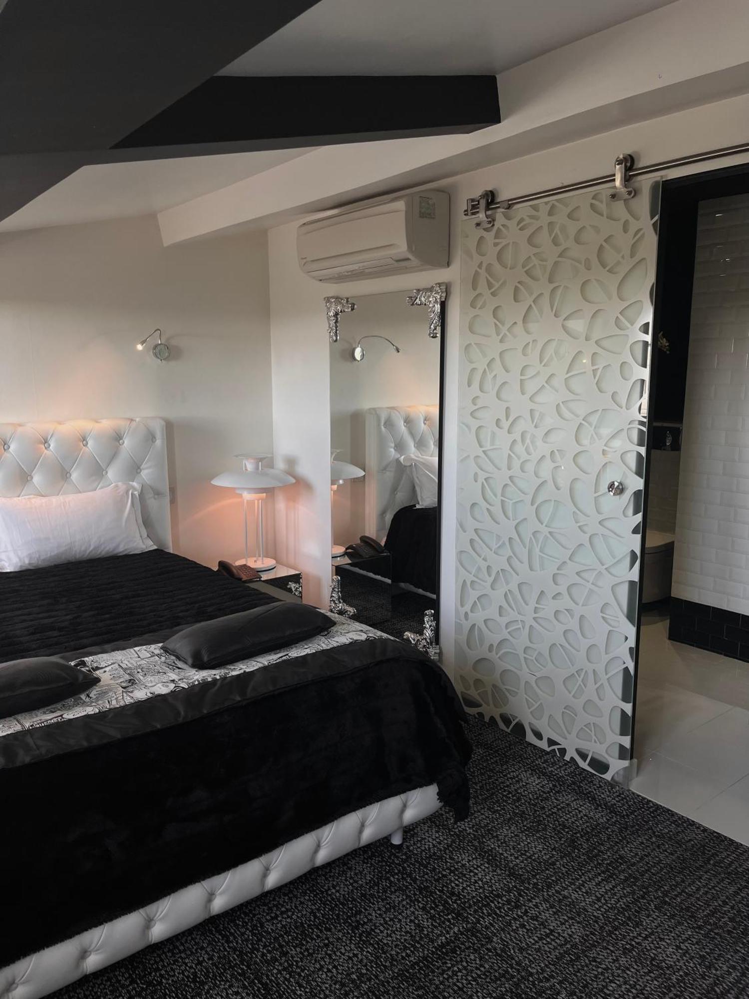 רושקורבון Art Hotel מראה חיצוני תמונה