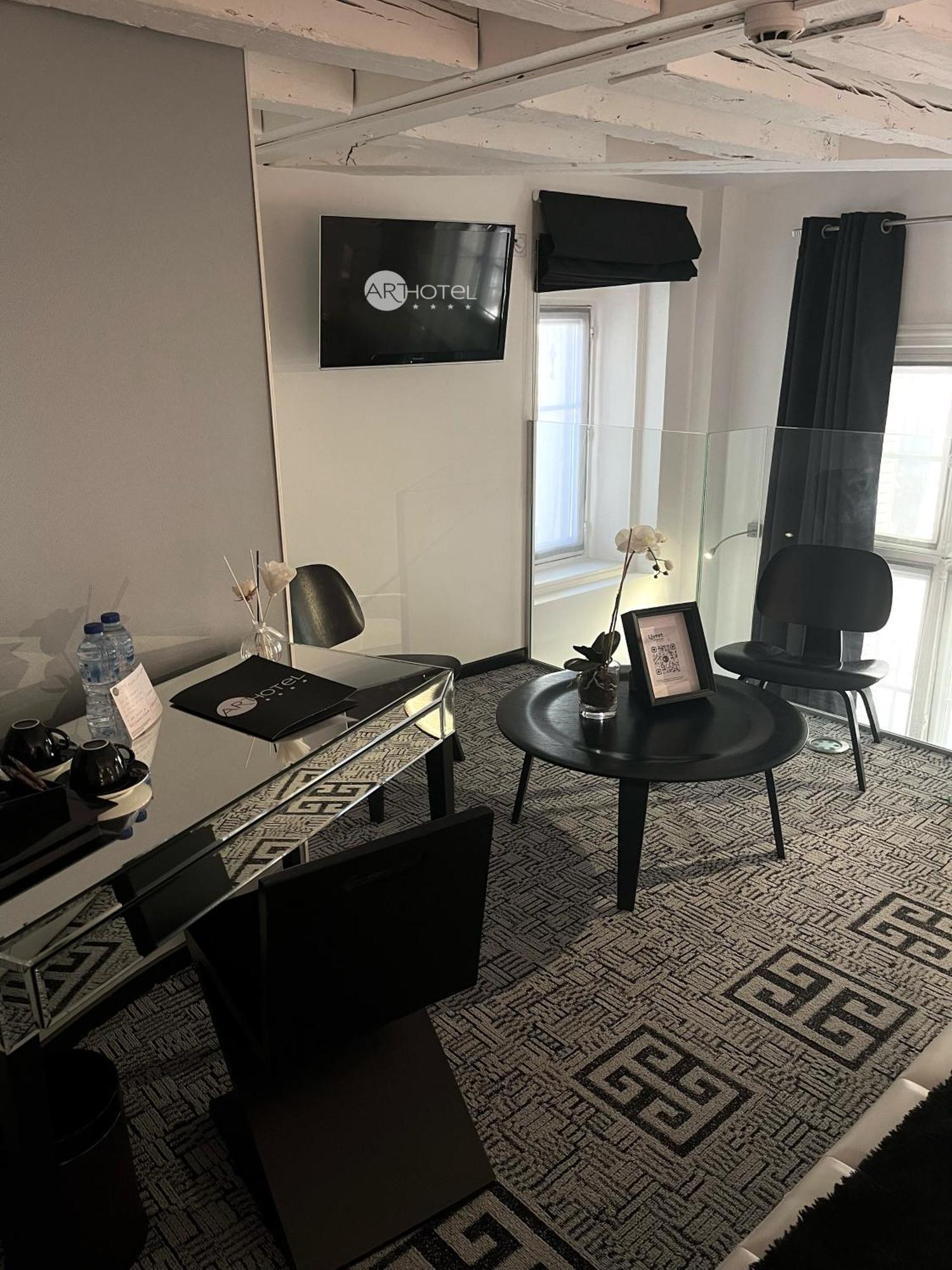 רושקורבון Art Hotel מראה חיצוני תמונה